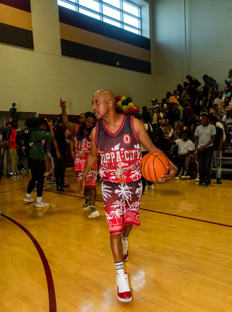 Million Dollaz Worth Of Hoops