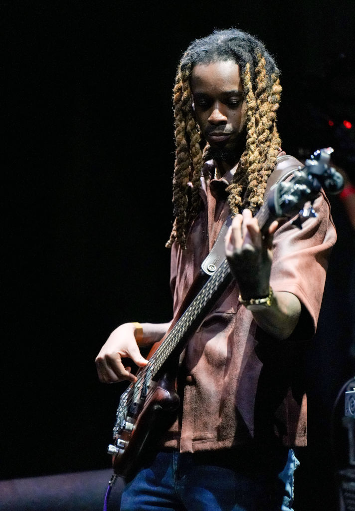 Raschad Marshall On Bass