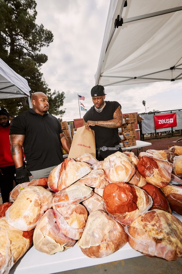 YG 4Hunnid Ways Foundation Thanksgiving turkeys and giveaways