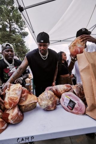 YG 4Hunnid Ways Foundation Thanksgiving turkeys and giveaways