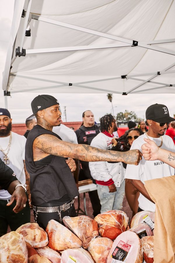 YG 4Hunnid Ways Foundation Thanksgiving turkeys and giveaways