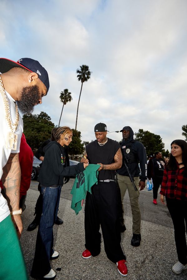 YG 4Hunnid Ways Foundation Thanksgiving turkeys and giveaways
