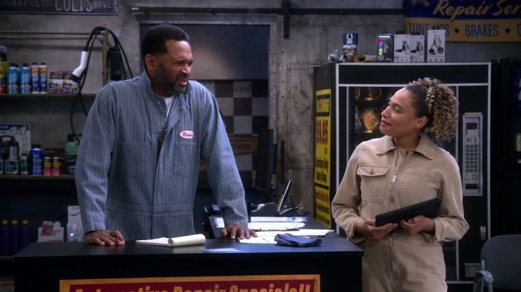 Bennie Doesn't Like What He's Hearing