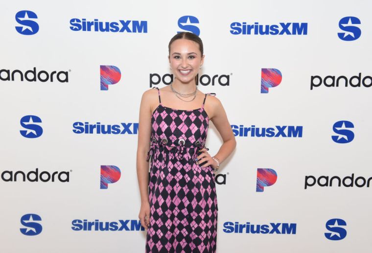 Kensington Tallman as Riley Andersen