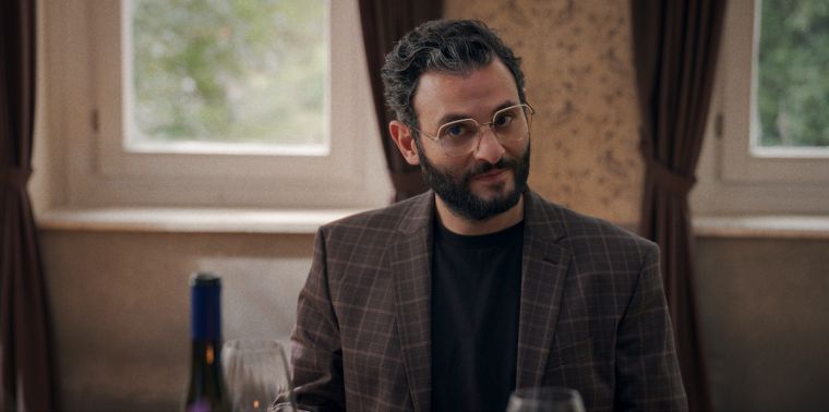 He Doesn't Look Trustworthy