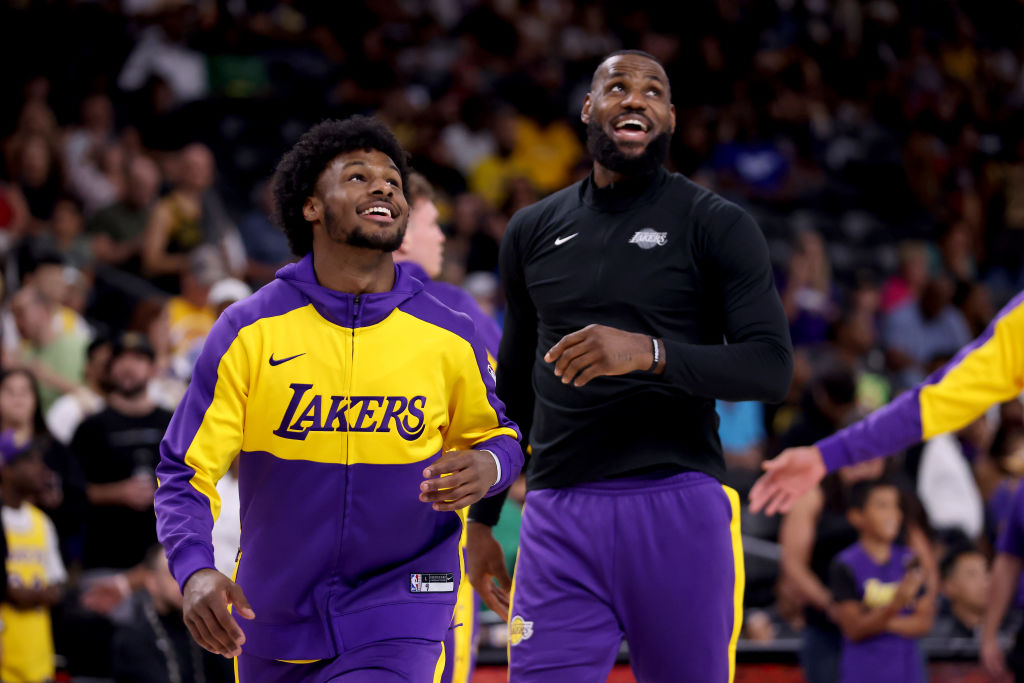 Phoenix Suns v Los Angeles Lakers