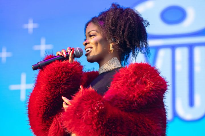 ARI LENNOX