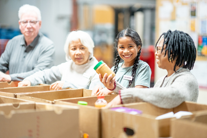 Make The Holidays Brighter: 10 Ways To Give Back This Holiday Season