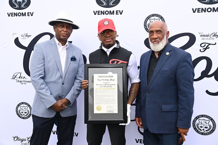 Stockbridge Council Member Elton Alexander, Mayor Ford & Ne-Yo