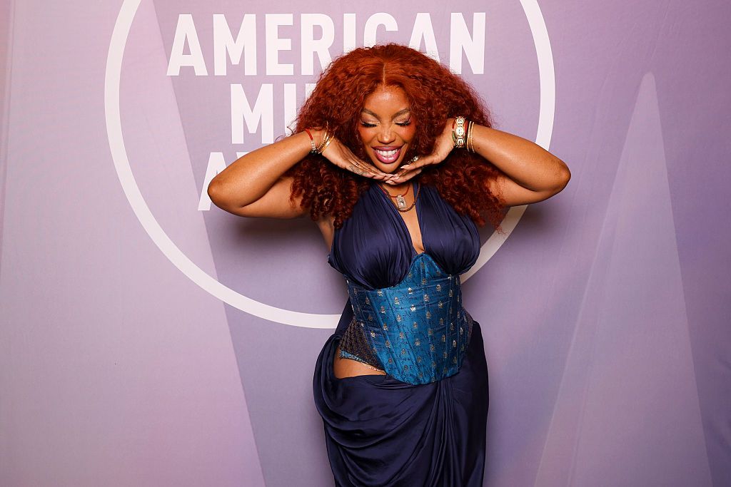 SZA at the 52nd American Music Awards
